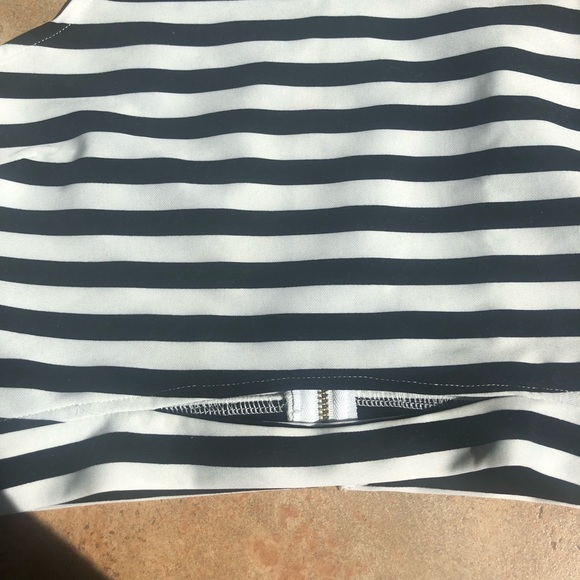 Black and White Stripe Crop Top NWT - Picture 2 of 8